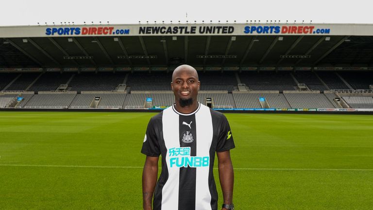 Jetro Willems wechselt auf Leihbasis zu Newcastle United. (Quelle: Twitter Newcastle United)
