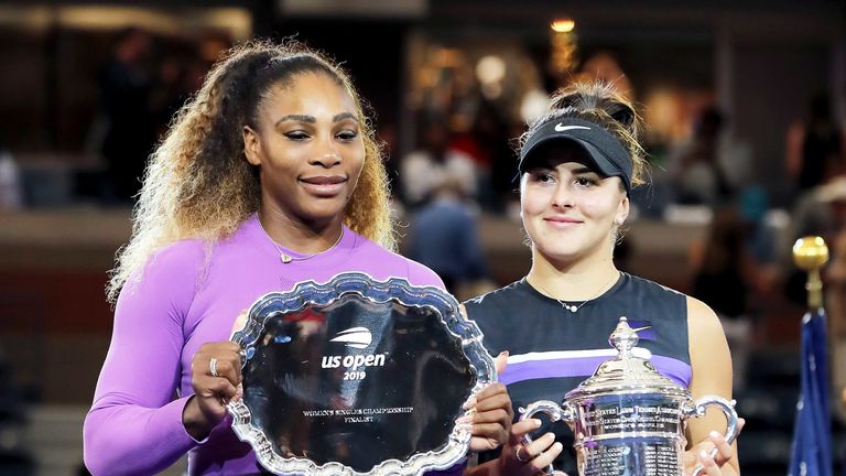 Bianca Andreescu (r.) gewinnt nach einem Zwei-Satz-Sieg gegen Serena Williams sensationell die US Open.