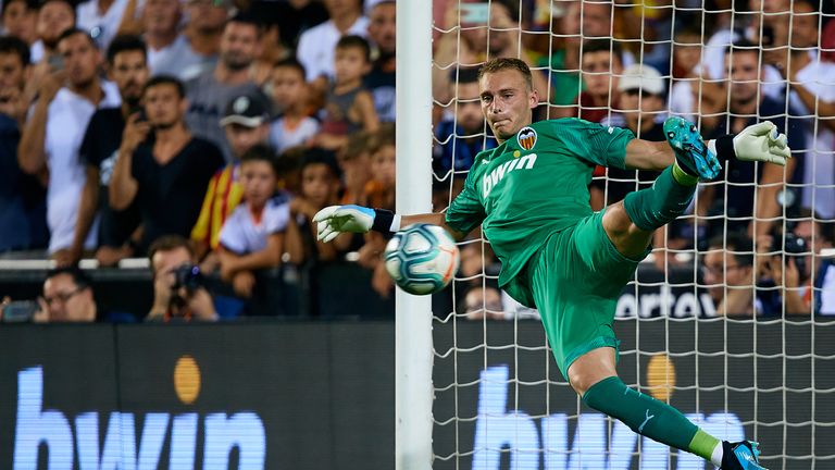 Torwart: Jasper Cillessen wechselte für 35 Millionen Euro vom FC Barcelona zum FC Valencia. 