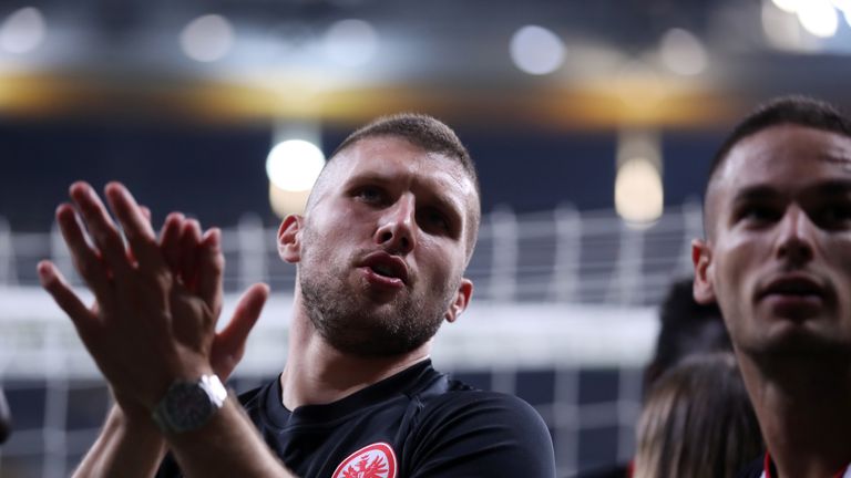 Ante Rebic bedankt sich bei Eintracht Frankfurt und den Fans, deutet aber auch an, nicht zurückzukehren.