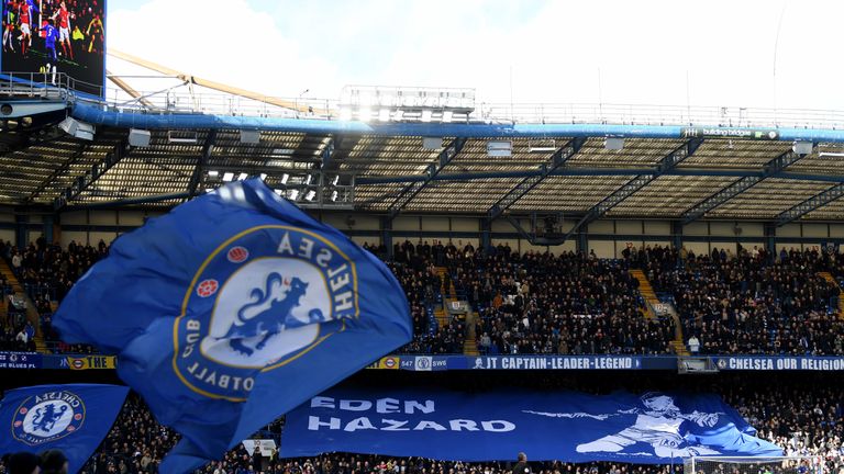 Die Fans von Chelsea feiern ihren Ex-Star Eden Hazard - irrtümlich.