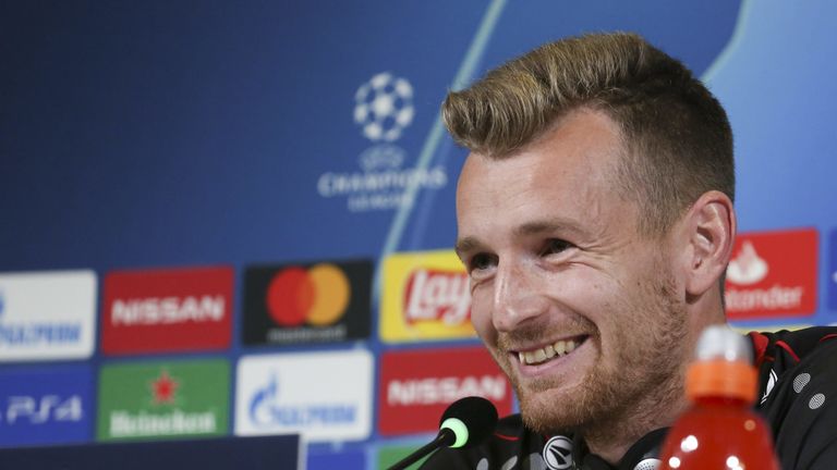 Lukas Hradecky stellte sich vor dem CL-Duell gegen Juventus Turin den Fragen der Journalisten. 