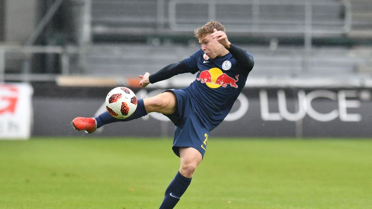 Kilian Ludewig (U20-Nationalmannschaft): Wie Adeyami steht auch Ludewig seit 2018 bei Red Bull Salzburg unter Vertrag und spielt für dessen Farmteam FC Liefering. Zuvor durchlief  Ludewig die Jugendabteilung des FC St. Pauli und von RB Leipzig.