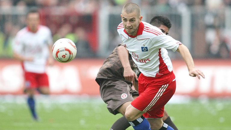 Mladen Petric erzielte im Derby zwischen dem FC St. Pauli und dem Hamburger SV im Jahr 2010 den 1:1-Endstand.