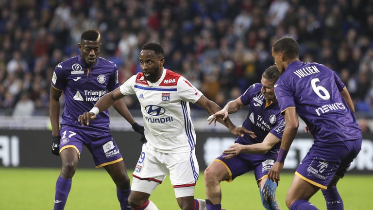 Platz 8: Moussa Dembélé (Olympique Lyon) - 17 Tore (26 Spiele)