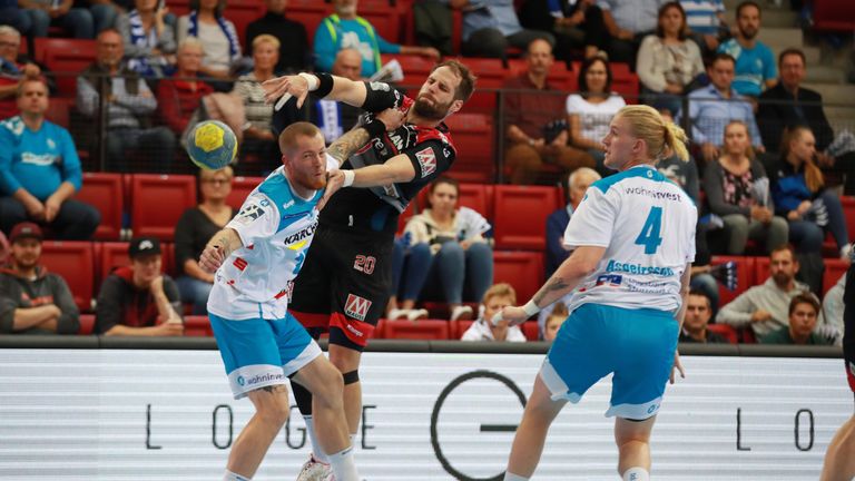 Nico Büdel und der HC Erlangen müssen sich im Pokal dem TVB Stuttgart geschlagen geben. 