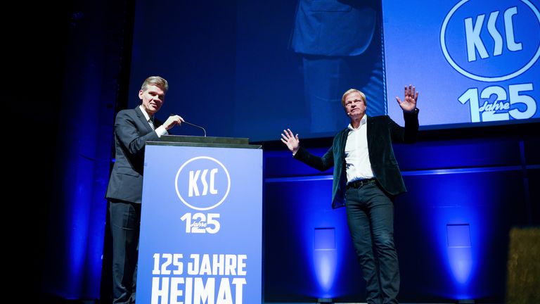 Oliver Kahn erhält die Ehrenmitgliedschaft beim Karlsruher SC.