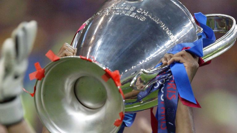 Samuel Eto'o - Real Madrid (1999/2000), FC Barcelona (2005/06, 2008/09), Inter Mailand (2009/10)