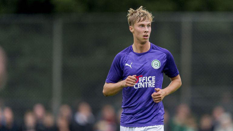 Sam Schreck (U20-Nationalmannschaft): Nach zwei Jahren bei den Junioren von Bayer Leverkusen und einem Europa League Debüt gegen Ludogorez Rasgrad für die Profis, zog es Schreck diesen Sommer in die erste niederländische Liga. zum FC Groningen.