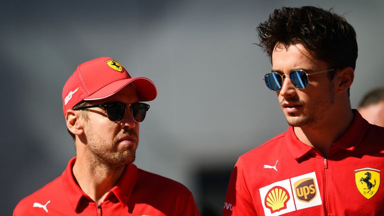 Sebastian Vettel (l.) und Charles Leclerc (r.) kämpfen um die Pole Position im Team Ferrari.