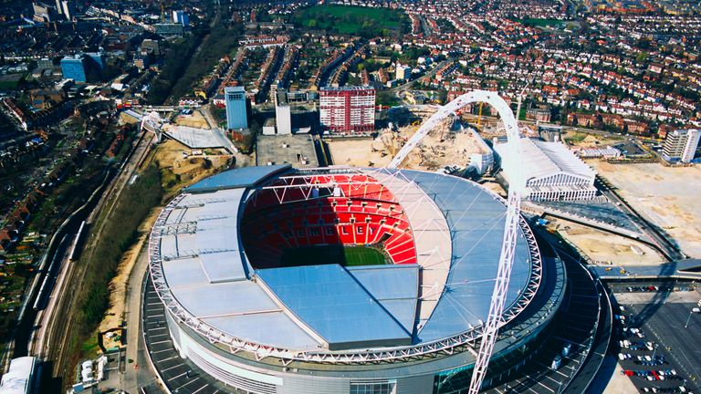 Wembley Stadion in London: drei Gruppenspiele, ein Achtelfinale, zwei Halbfinalspiele, Finale - Kapazität: 90.000 Plätze. 