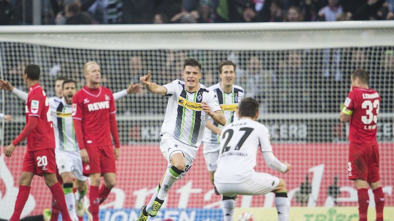 Und gegen kein Bundesligateam durften die Gladbacher öfter jubeln: 178 Mal netzte die Borussia gegen Köln, hier bejubelt Granit Xhaka seinen Siegtreffer im Februar 2015. Die Geißböcke trafen gegen die Fohlen bisher 115 Mal.