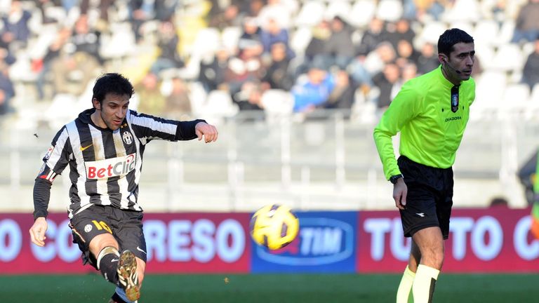 Platz 10 - Alessandro del Piero: Neun Jahre lang ging der Italiener für Juventus Turin auf Torejagd. Hin und wieder durfte der Stürmer auch Freistöße bei der Alten Dame schießen, von denen er gleich zwölf in den Kasten drehte.