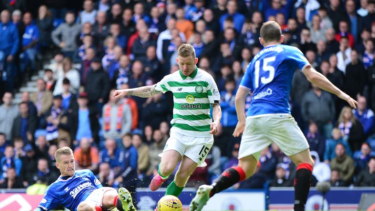 CELTIC GLASGOW - GLASGOW RANGERS: The Old Firm! Das älteste Derby der Fußballgeschichte kommt aus Schottland. 418 Mal duellierten sich die ewigen Rivalen. Geprägt wurde die innige Konkurrenz durch den religiösen Hintergrund: Die Rangers gelten als Klub der Protestanten, Celtic als katholischer Verein. Die beiden Klubs teilen 104 Meisterschaften unter sich auf: Die Rangers haben 54, Celtic 50. Aber "The Bhoys" holen schnell auf: Die letzten acht Titel gingen allesamt an Celtic.
