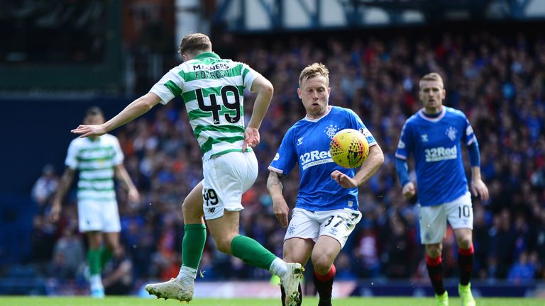 Die Rangers gelten als Klub der Protestanten, Celtic als katholischer Verein. Die beiden Klubs teilen 104 Meisterschaften unter sich auf: Die Rangers haben 54, Celtic 50. Aber "The Bhoys" holen schnell auf: Die letzten acht Titel gingen an Celtic.