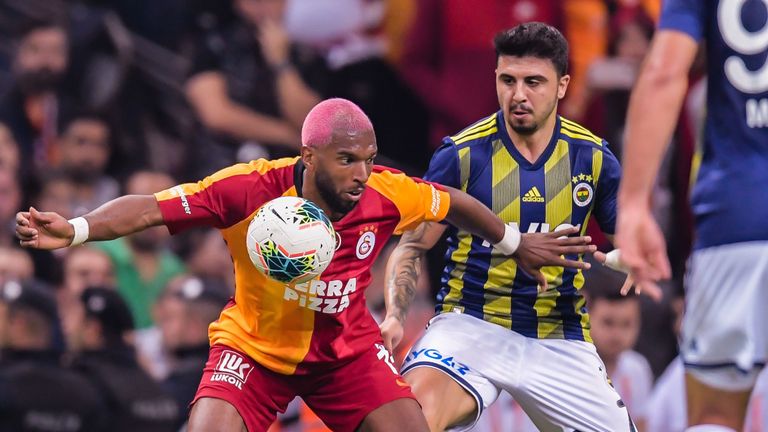 ... mit einer gemeinsamen Auswahl an. Die Freundschaft löste sich in den dreißiger Jahren aber rasch auf, seitdem herrscht zwischen den Fans herzliche Abneigung. Und die durften sie bereits in 390 Begegnungen ausleben.