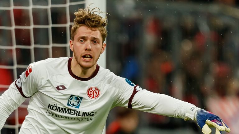 Florian Müller (21/ FSV Mainz 05): Der Youngster startete als Nummer eins bei den Rheinhessen, musste nach drei Spielen aber den Platz räumen und findet sich seitdem auf der Bank wieder. Blickt neben BL-Erfahrung auch auf elf U-Länderspiele zurück.