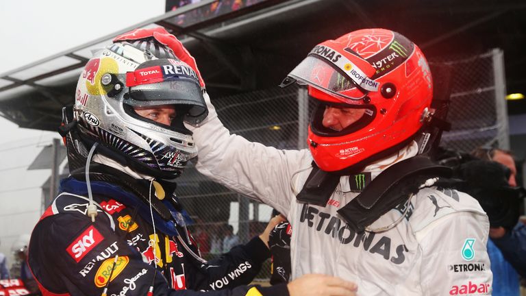 Siege in einer Saison: Diesen Rekord (13) führen Michael Schumacher (2004) und Sebastian Vettel (2013) an. Hamilton steht aktuell bei zehn Siegen. Somit könnte der 34-Jährige bei noch drei ausstehenden Rennen lediglich mit den beiden gleichziehen.