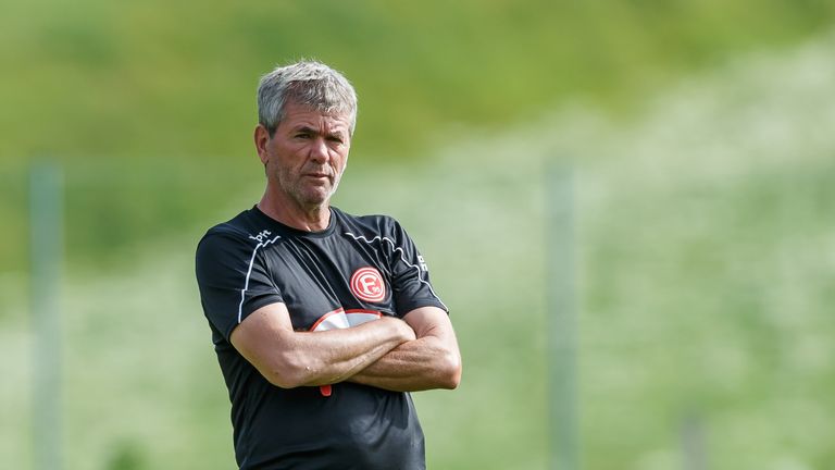 Platz 6 - Friedhelm Funkel (noch 499): Der einzige Top-10-Trainer der derzeit ein Profiteam coacht, macht am Freitag gegen die Hertha die 500 voll. Dabei hofft der 65-Jährige auf seinen 133. Sieg an der Seitenlinie eines deutschen Spitzenklubs.