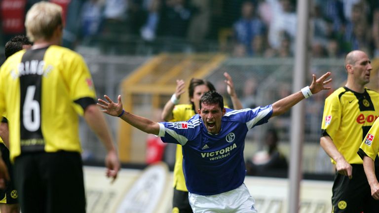 Kevin Kuranyi (13.08.2005) – Dortmund vs. Schalke 1:2 – Perfekter Start für Kevin Kuranyi bei seinem damals neuen Verein Schalke 04: Zweiter Spieltag, Derby, Doppelpack! Gelungene Feuertaufe.