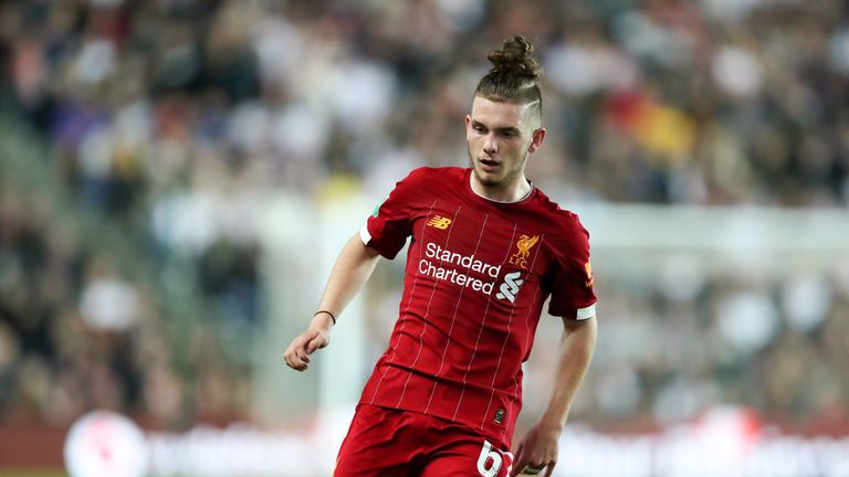 Harvey Elliott muss wegen seiner Harry-Kane-Imitation eine Strafe zahlen und wurde vom Trainingsbetrieb suspendiert.