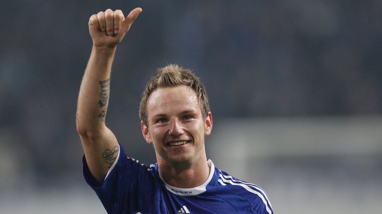 Ivan Rakitic (26.02.2010) – Schalke vs. Dortmund 2:1 – Ja, damals spielte Rakitic noch für den FC Schalke; und verursachte prompt einen Elfmeter für die Schwarz-Gelben. Nach dem Ausgleich durch Bene Höwedes traf der Kroate zum 2:1-Siegtreffer. 
