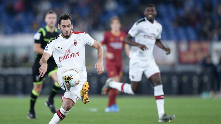 Platz 10 - Hakan Calhanoglu: Der mit 25 Jahren jüngste Standardschütze des Rankings war unter anderem beim HSV sowie Leverkusen für die Freistöße zuständig. Auch beim AC Mailand ist er der Mann für den ruhenden Ball und kommt so auf 12 Treffer.