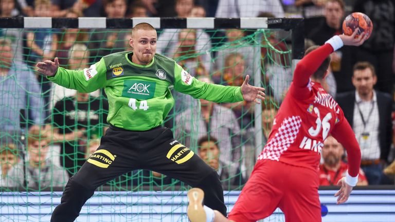 Keeper Dario Quenstedt stieg vom Verlierer zum Gewinner auf. Während der Neu-Kieler der Partie in Kroatien noch nicht seinen Stempel aufdrücken konnte, avancierte er beim Rückspiel in Hannover zum Matchwinner. Mit einem gehaltenen Siebenmeter unmittelbar vor Abpfiff rettete der 30-Jährige den deutschen Sieg.