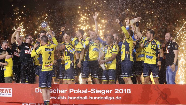 Dürfen die Rhein-Neckar Löwen dieses Jahr wieder jubeln und am Ende sogar den Pokal in die Höhe stemmen? Davor müssen sie sich erst einmal gegen den aktuellen Tabellenführer aus Hannover-Burgdorf durchsetzen.