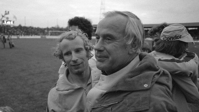Platz 8 - Hennes Weisweiler (469): Mit Borussia Mönchengladbach, die ihr Hallenteam nach Weisweiler benannten, und dem 1. FC Köln wurde die Trainer-Legende insgesamt viermal Meister. Bis zu seinem Tod im Juli 1983 coachte er die Grasshopper Zürich.