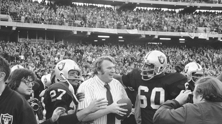 Madden NFL: Das seit 1988 jährlich neu aufgelegte Video-Spiel verdankt seinen Namen dem legendären NFL-Coach John Madden. Als Trainer der Oakland Raiders 1976 gewann der heute 83-Jährige den Super Bowl.