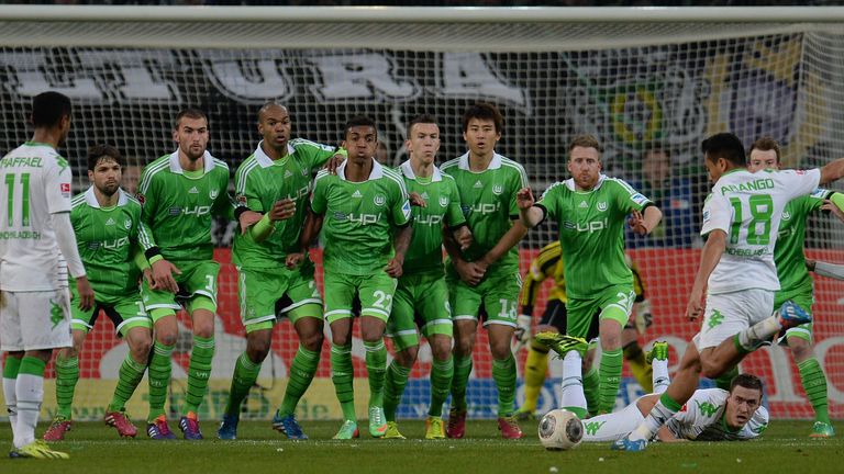 Platz 4 - Juan Arango: Die ganze Bundesliga zitterte vor seinen Freistößen. Der Venezuelaner traf je neun Mal für Borussia Mönchengladbach und RCD Mallorca direkt. 18 Treffer sind zwar stark, reichen aber nicht für das Treppchen.