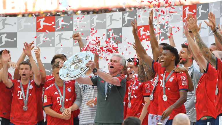 Platz 2 - Josef "Jupp" Heynckes (669): Allen Skeptikern zum Trotz übernahm der 74-Jährige Triple-Gewinner 2017 nach vier Jahren Pause noch einmal den FC Bayern München. In seiner letzten Saison holte er dann zum vierten Mal die Meisterschaft.