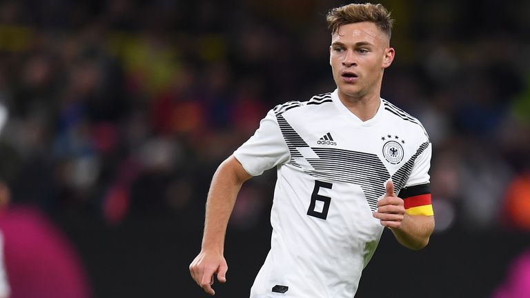 Joshua Kimmich spricht nach der Remis gegen Argentinien.