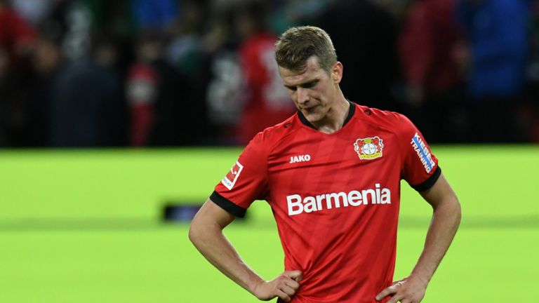 Lars Bender wird seinem Team im Duell gegen Spitzenreiter Gladbach nicht helfen können.