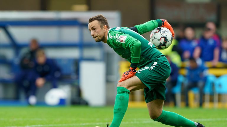 Leopold Zingerle (25/ SC Paderborn): War in der letzten Spielzeit der Aufstiegs-Keeper der Ostwestfalen. In dieser Saison kam der gebürtige Münchener verletzungsbedingt bislang nur zu einem Einsatz. Drei DFB-Einsätze (U18-U20) stehen in seiner Vita.