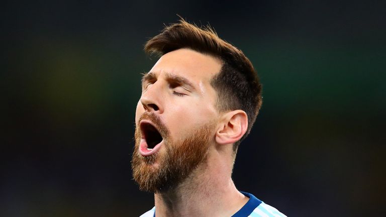 Lionel Messi wurde nach seiner roten Karte gegen Chile für drei Monate gesperrt und fehlt damit auch gegen Deutschland.