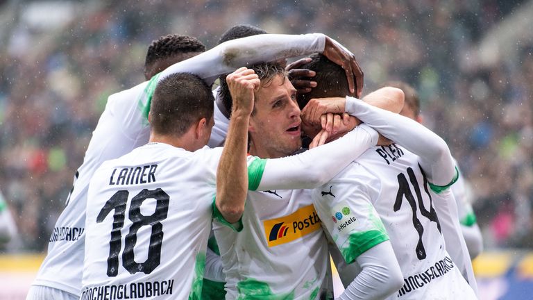 Borussia Mönchengladbach feiert gegen den FC Augsburg einen Kantersieg.