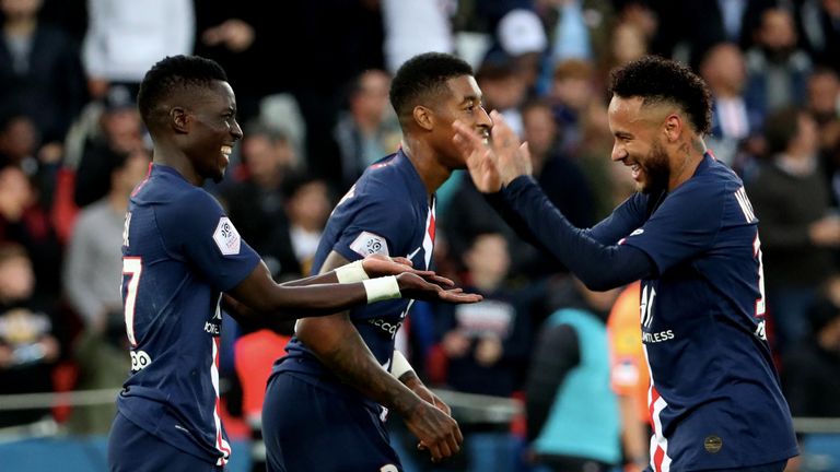 Freude pur bei Idrissa Gueye (l.) und Neymar (r.) nach dessen Treffer zum 4:0 gegen Angers.