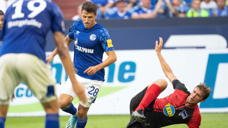 Niklas Stark: Der Innenverteidiger der Hertha profitiert vom Ginter-Ausfall. Obwohl der 24-Jährige bereits zum wiederholten Mal nominiert ist, wartet er noch immer auf seinen ersten Einsatz im DFB-Trikot. Nun könnte es soweit sein.