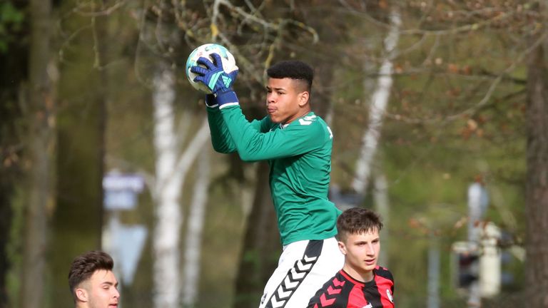 Noah Atubolu (19/SC Freiburg)