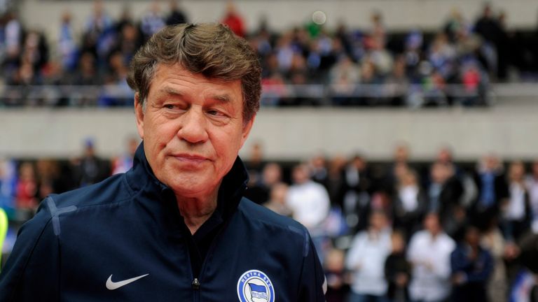 Platz 1 - Otto Rehagel (836): "König Otto" wird vielleicht ewig unerreicht bleiben. Spätestens mit dem Gewinn der Europameisterschaft als Trainer von Underdog Griechenland machte er sich unsterblich. Die Bundesliga gewann Rehagel drei Mal.