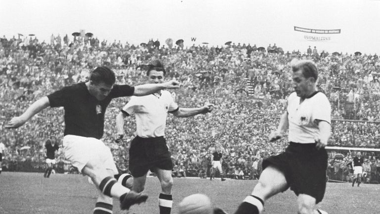 PLATZ 4 - FERENC PUSKAS: Der Ungar erzielte zwischen 1942 und 1966 für die Nationalmannschaft, Honved Budapest und Real Madrid insgesamt 709 Tore. Nach langer Krankheit verstarb er im November 2006 im Alter von 79 Jahren.