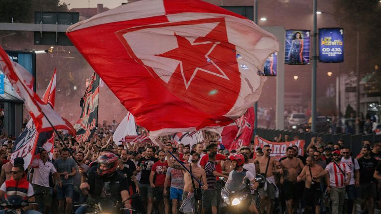 Der serbische Zuschauerrekord aus dem ewigen Derby hat bis heute Bestand: In den siebziger Jahren wollten sich 108.000 Fans dieses Spiel nicht entgehen lassen.