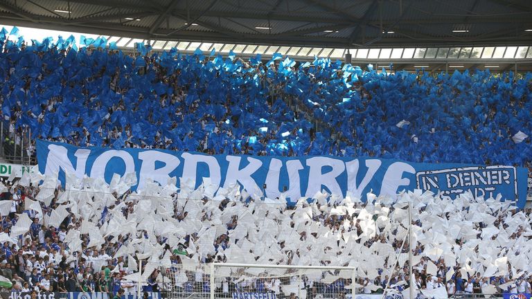 9000 Schalker Fans machten am 27. August 2017 beim Gastspiel in Hannover mächtig Stimmung. Es war in der Saison 2017/18 die größte Anzahl von Auswärtsfans.