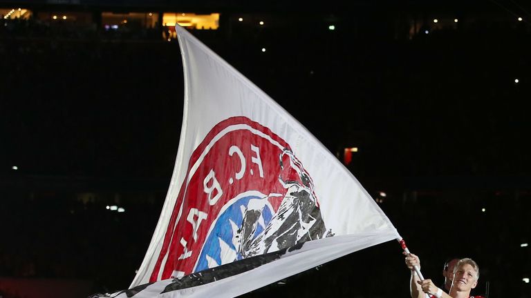 Im August 2018 verabschiedet der FC Bayern einen seiner Größten nochmal offiziell. In einem Abschiedsspiel mit und gegen Chicago Fire huldigen 75.000 Fans die Bayern-Legende. 