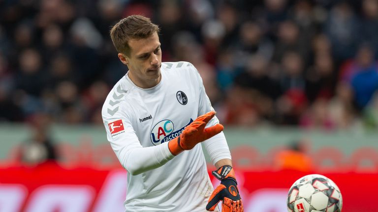 Alexander Schwolow wird dem SC Freiburg vorerst verletzungsbedingt fehlen.