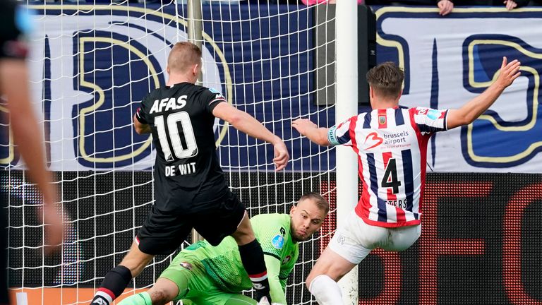 Timon Wellenreuther (23/ Willem II Tilburg): Der Ex-Schalker und -U21-Nationalkeeper ist auch im Ausland aktiv. Seit 2017 spielt der gebürtige Karlsruher für Willem II in den Niederlanden und hat sich dort mit guten Leistungen unverzichtbar gemacht. 