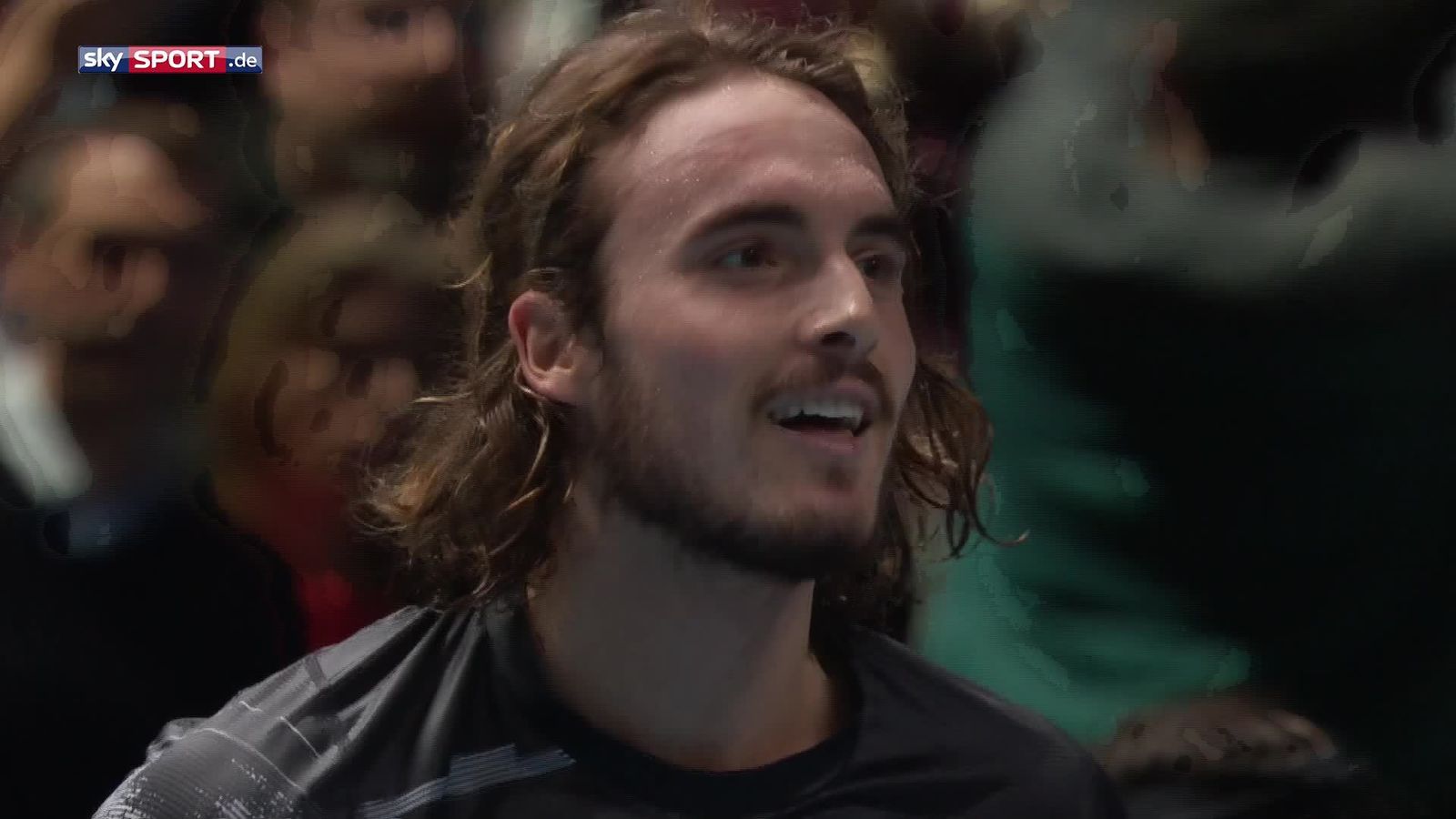 Stefanos Tsitsipas schlägt Roger Federer glatt und steht im Finale der ATP-Finals - Sky Sport