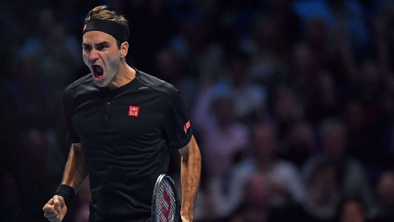 Roger Federer schlägt Novak Djokovic und steht im Halbfinale der ATP-Finals - Sky Sport